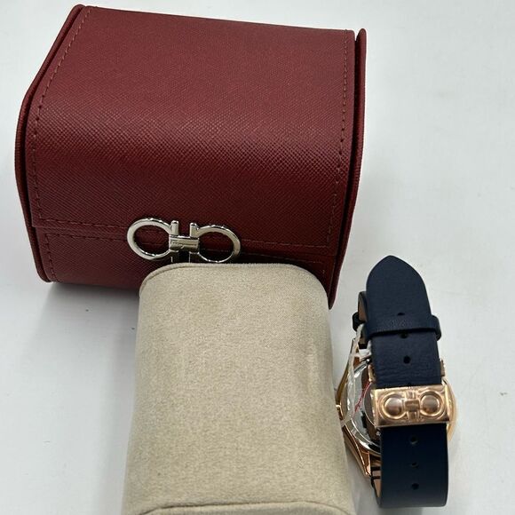 Man Salvatore, Ferragamo timeless 40 mm quartz, watch deployment clasp - Picture 11 of 13